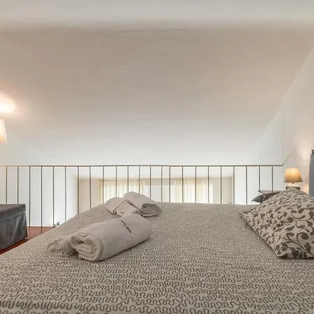Apartment Piazza Anfiteatro- Elegant Lucca